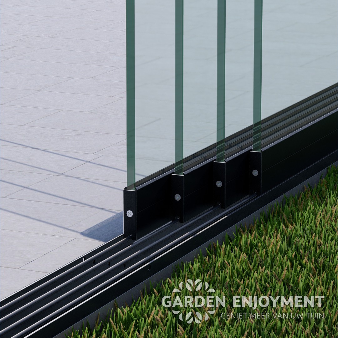 4 rail glazen schuifwand mat zwart RAL 9005M van 389 cm breed en een totale hoogte van 235 cm GE01
