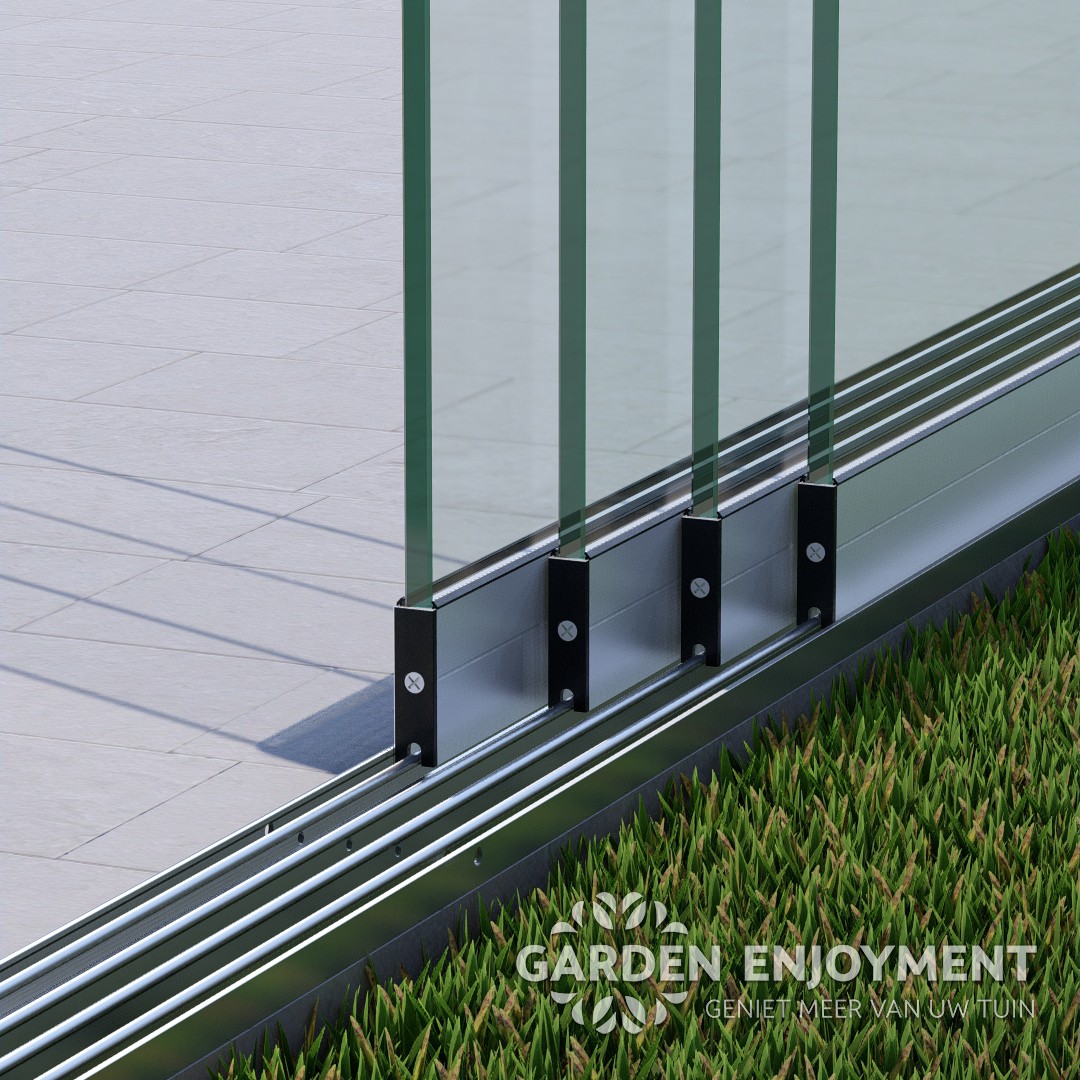 4 rail glazen schuifwand mat wit RAL 9016M van 325 cm breed en een totale hoogte van 235 cm GE01