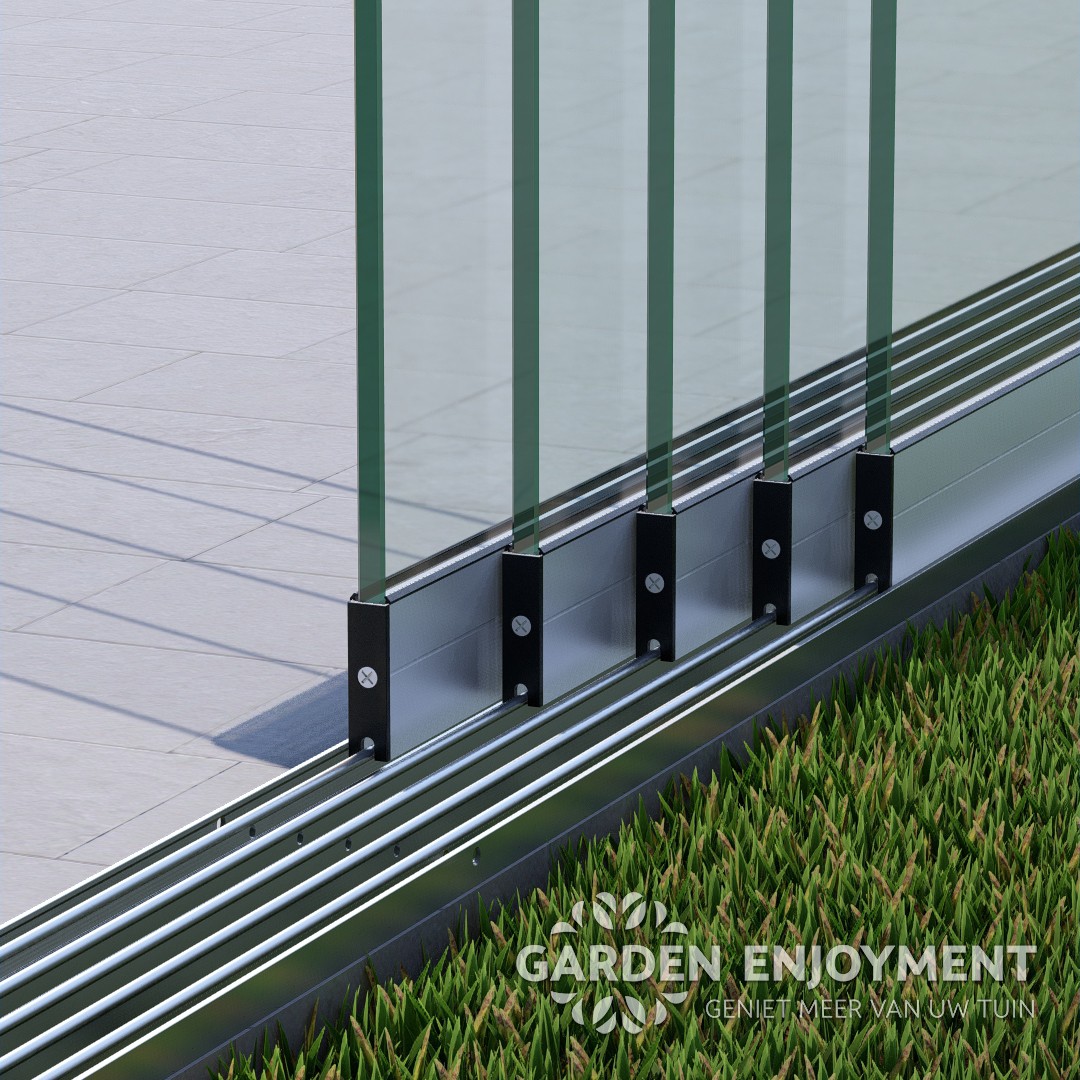 5 rail glazen schuifwand mat wit RAL 9016M van 486 cm breed en een totale hoogte van 235 cm GE01