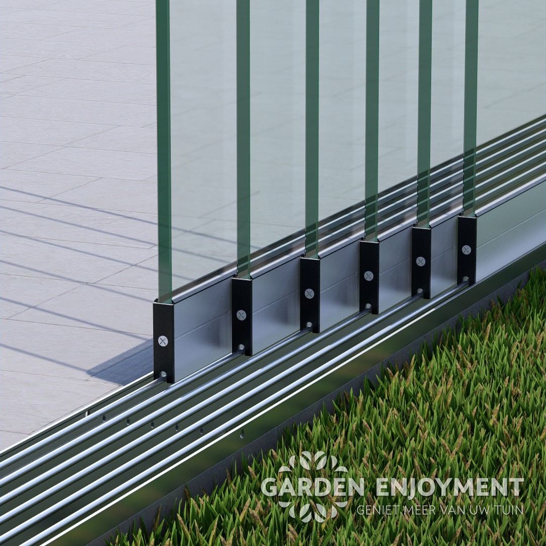 6 rail glazen schuifwand mat wit RAL 9016M van 583 cm breed en een totale hoogte van 210 cm GE01