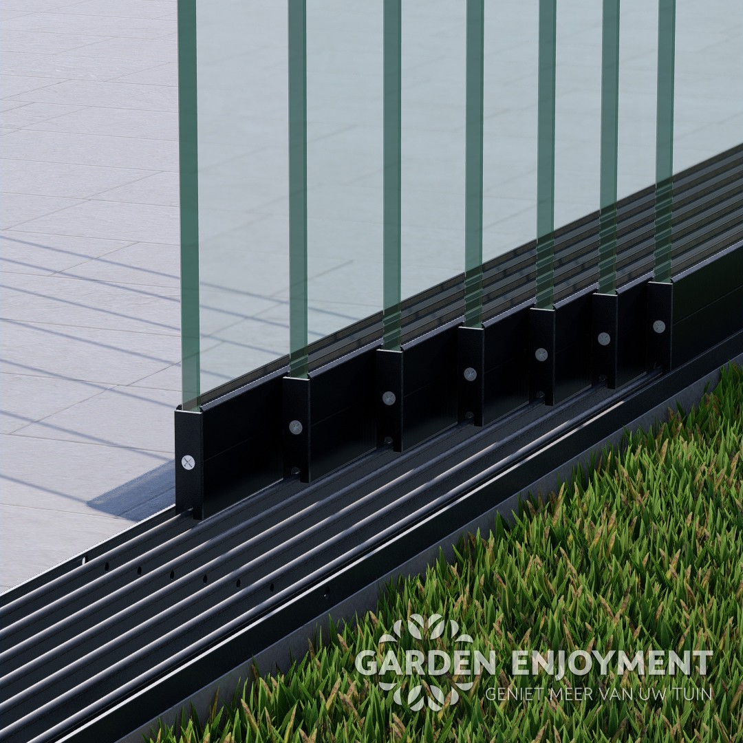 7 rail glazen schuifwand mat zwart RAL 9005M van 715 cm breed en een totale hoogte van 215 cm GE01