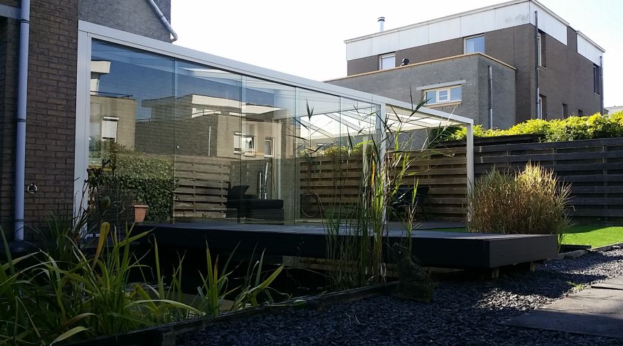Tuinkamer met glazen schuifwand